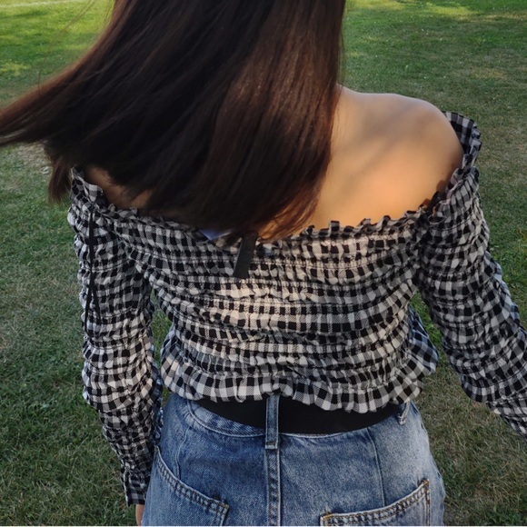 Off shoulder top - Picture 3 of 3